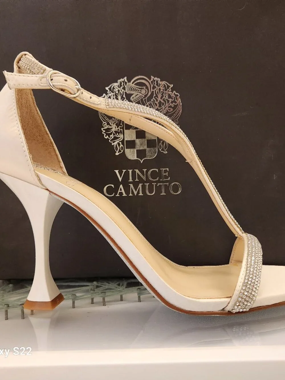 Vince Camuto 